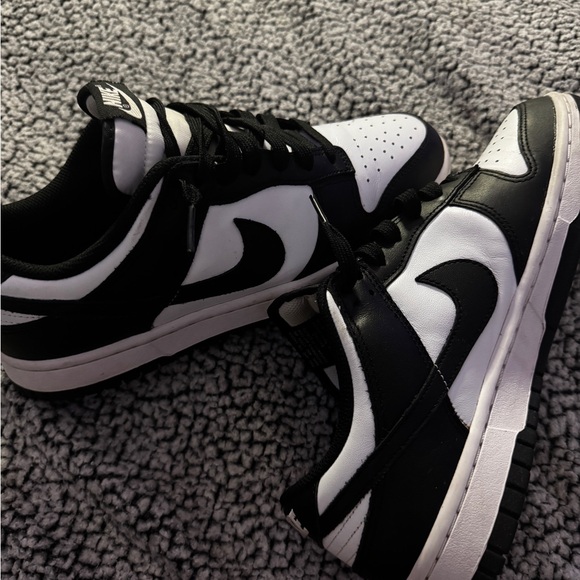 Nike Panda Dunks - Picture 1 of 3
